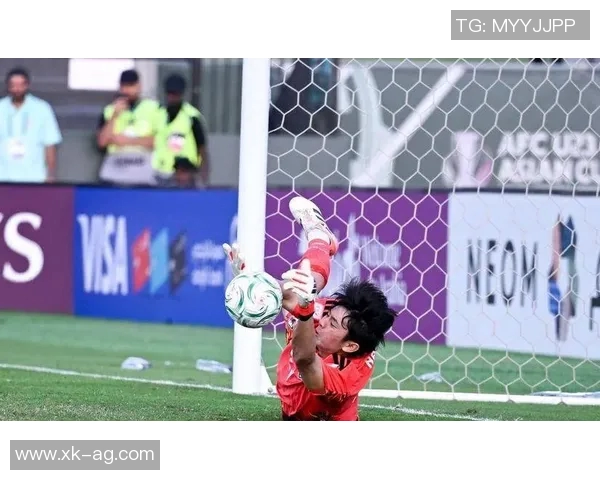 约旦门将扑救日本点球挥拳庆祝却意外送球入网引发全场惊讶