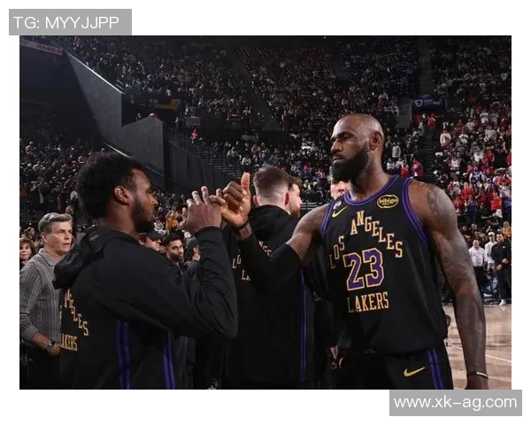 大莫里斯谈湖人对詹姆斯的态度认为缺乏应有的尊重令人困惑