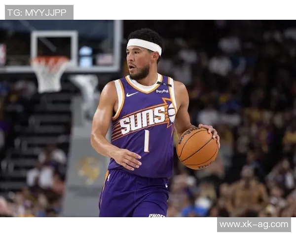 布克上半场表现出色却因伤退场10分钟内贡献11分2篮板3助攻